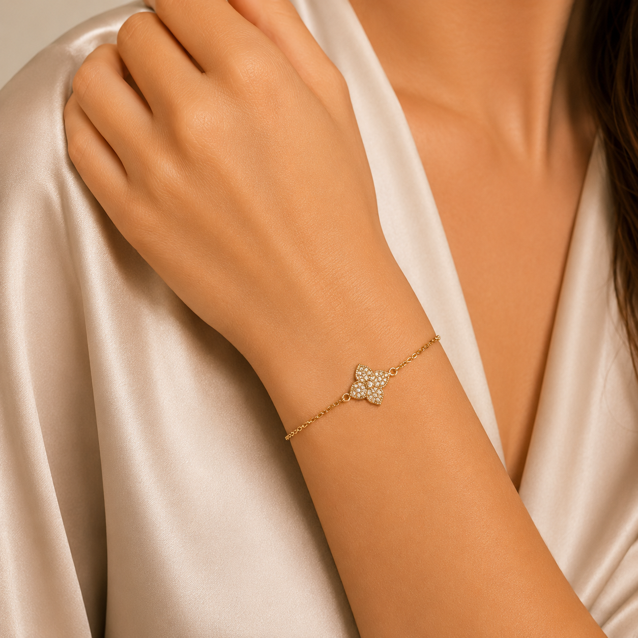 Nalya Gold Clover Bracelet