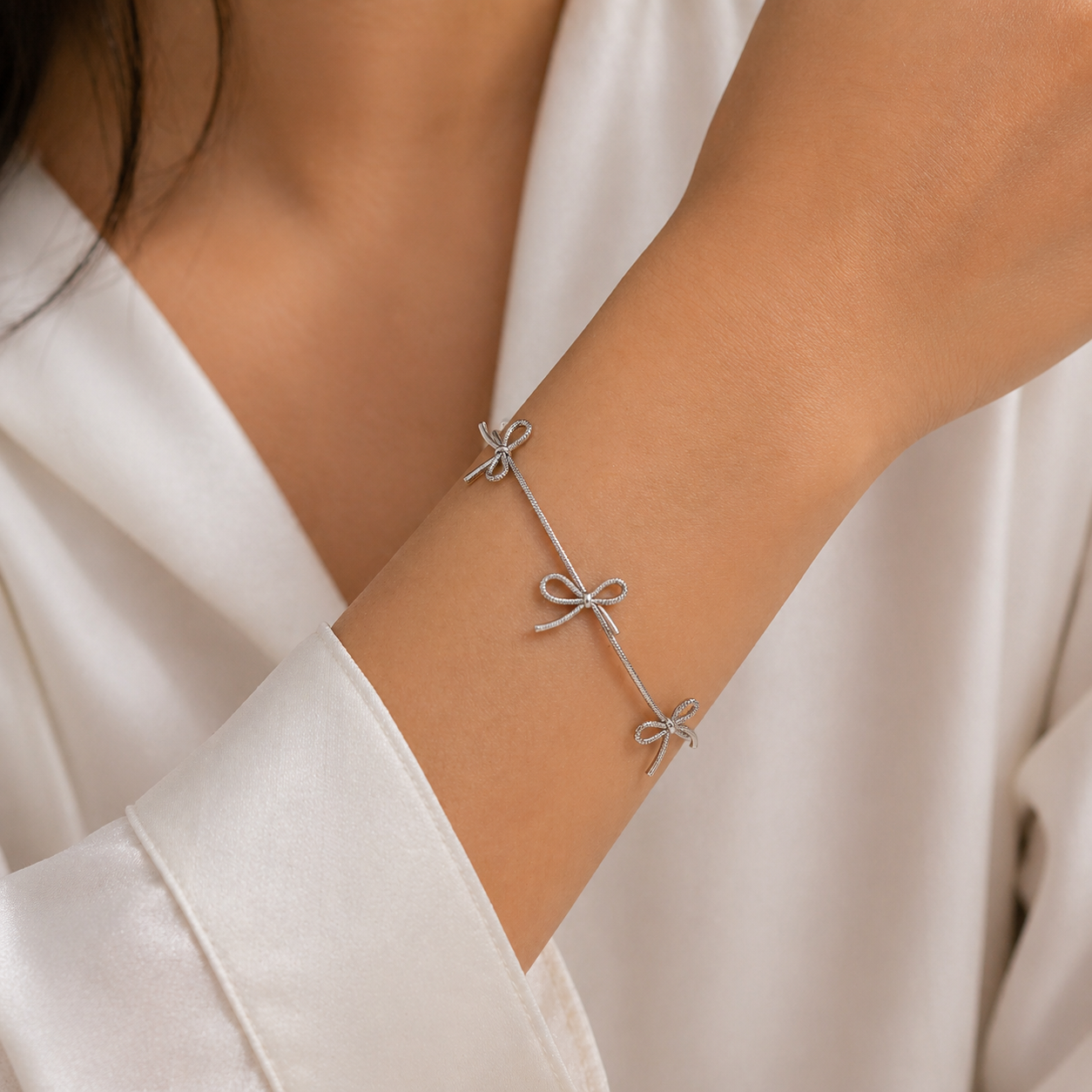 Silver Bow Bracelet – Elegant Feminine Design