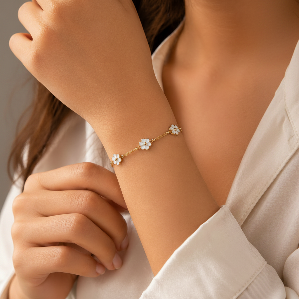 Gold Daisy Bracelet – Soft Elegant Touch