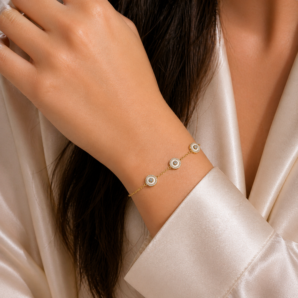 Gold Circle Bracelet – Minimal Diamond Elegance