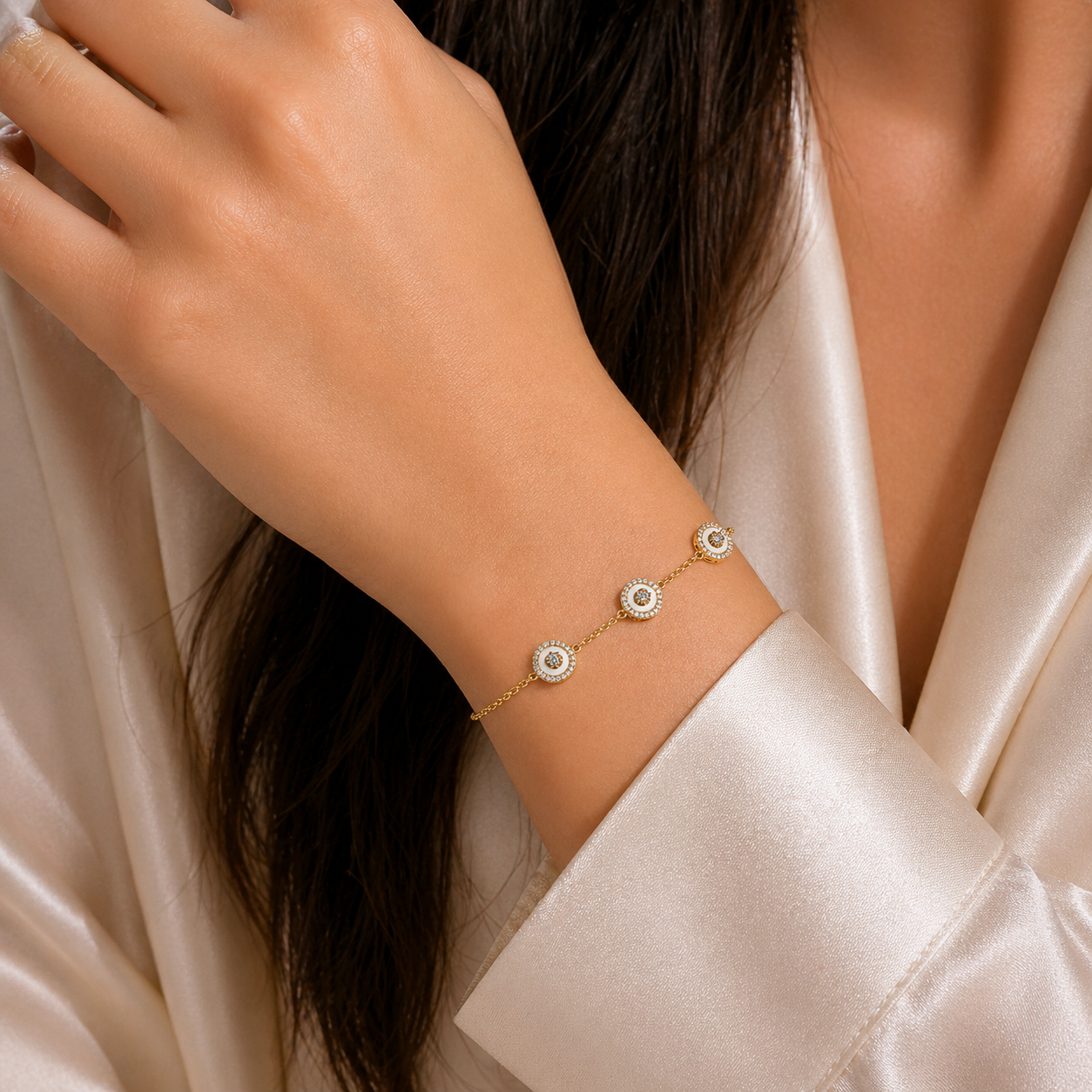 Gold Circle Bracelet – Minimal Diamond Elegance