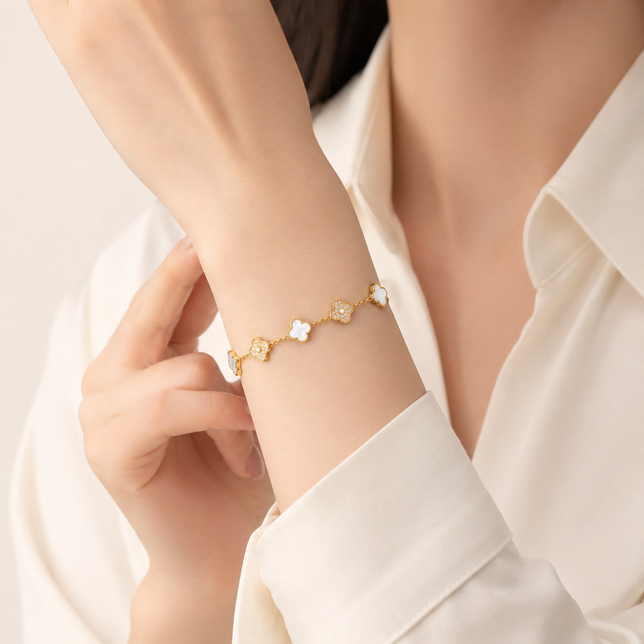 Gold Plated Floral Clover Bracelet – Luxury Elegant Design